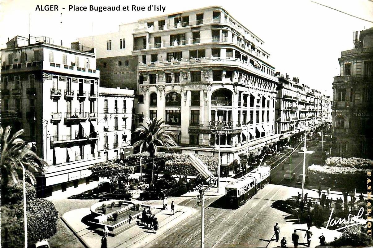 Alger - Place Bugeaud et Rue d'Isly - Fontaine Lumineuse - 1956.jpg